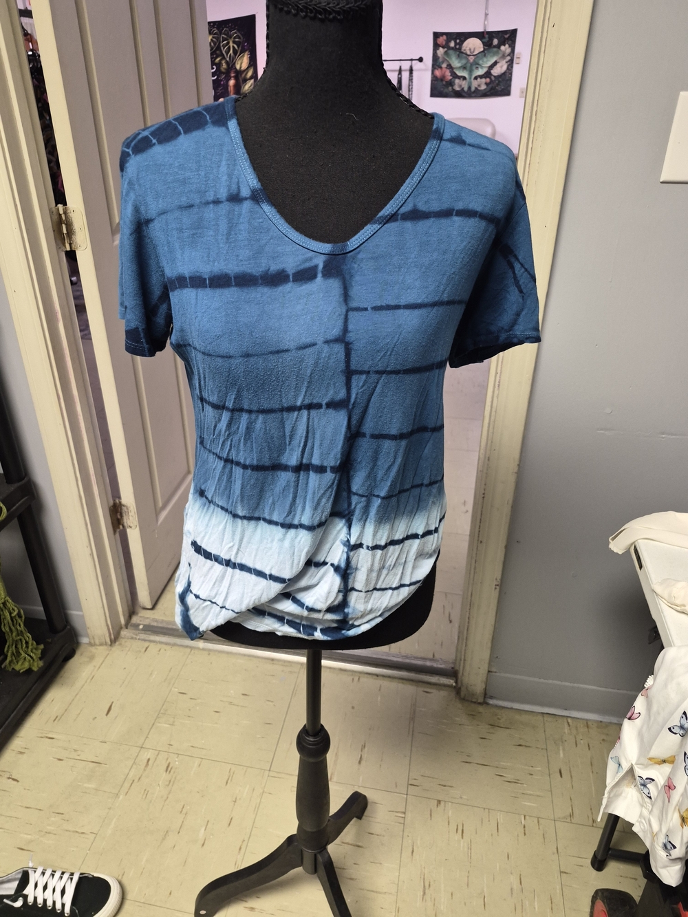 Tryst Blue Ombre Tie-Dye V-Neck Short Sleeve Top